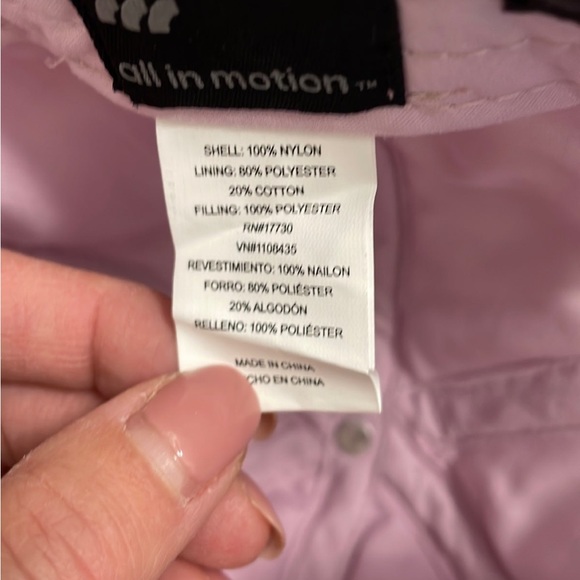 Quilted hat with adjustable strap - Picture 5 of 5